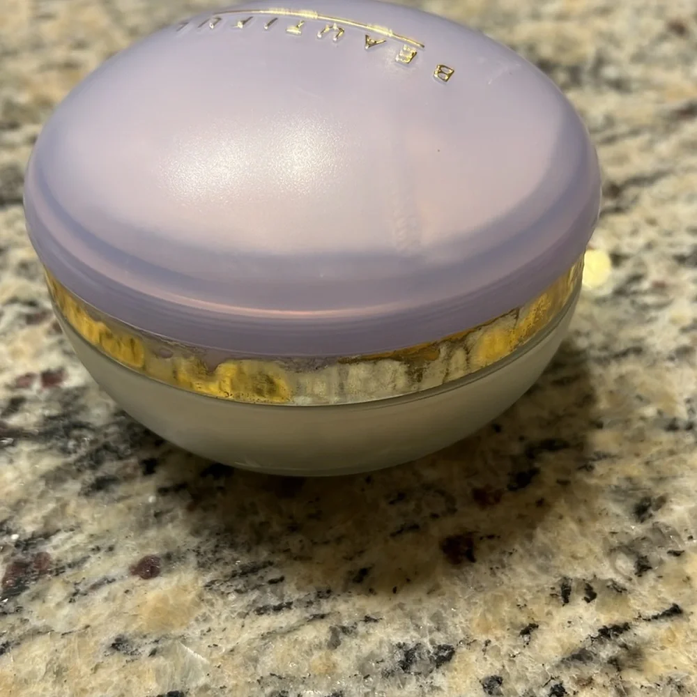 Beautiful Estée Lauder Powder Perfume - Picture 5 of 6